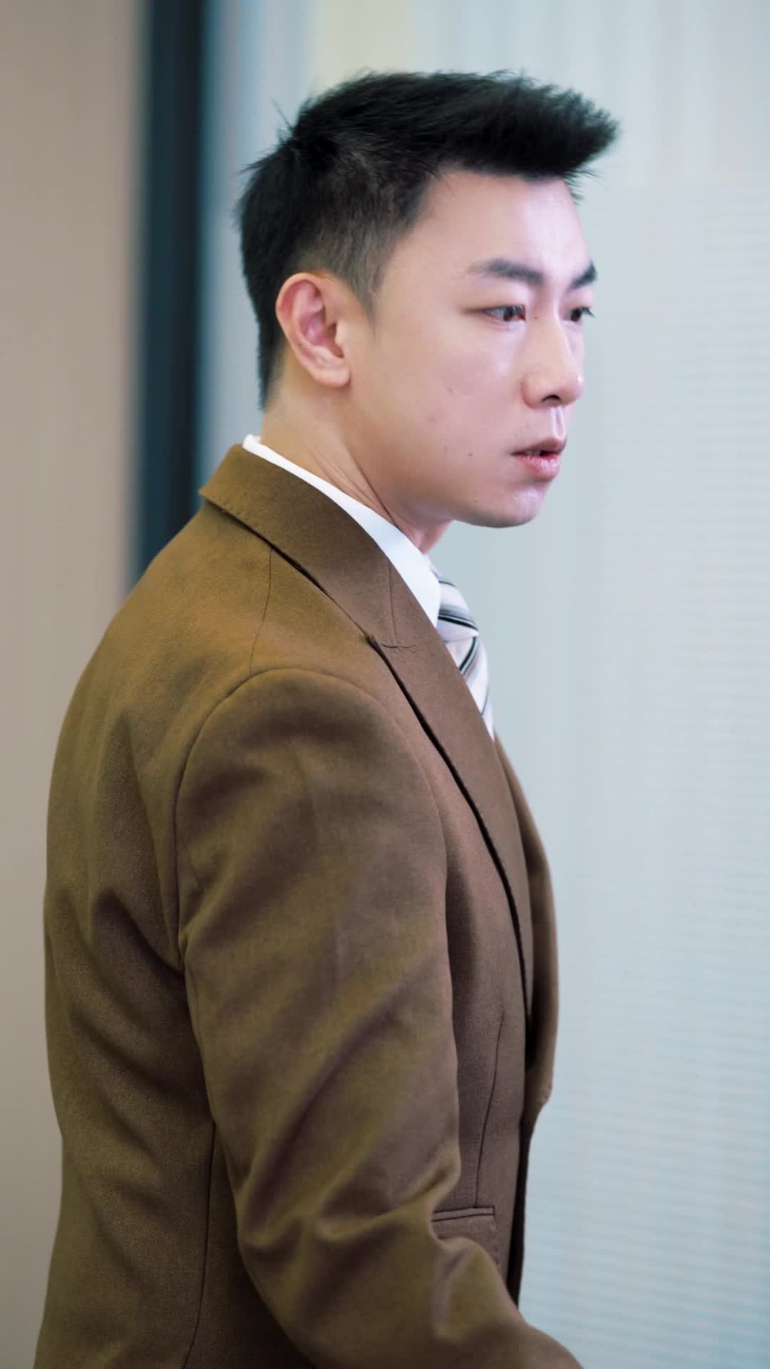 Episode 2 - Kiss Me, Miss Lawyer
